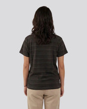 Cargar imagen en el visor de la galería, Camiseta Negra con Líneas Blancas para mujer espalda