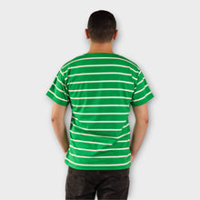 Cargar imagen en el visor de la galería, Camiseta Verde con Rayas Blancas para Hombre (Espalda)