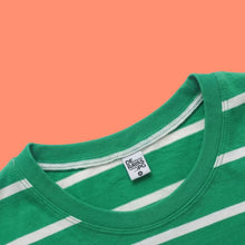 Cargar imagen en el visor de la galería, Crop Top Verde de Rayas Blancas - Cuello