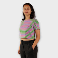 Cargar imagen en el visor de la galería, Crop Top de Rayas Moradas, Verdes y Rosadas de lado