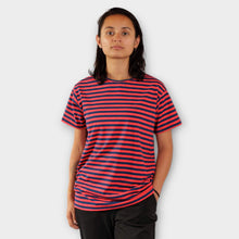 Cargar imagen en el visor de la galería, Camiseta de Rayas Rojas con Azul Oscuro para Mujer.