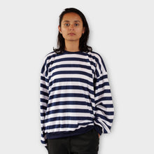 Cargar imagen en el visor de la galería, Buzo Oversize de Rayas Azules Oscuras y Blancas Unisex