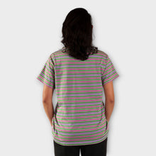 Cargar imagen en el visor de la galería, Camiseta de Rayas Rosadas, Moradas y Verdes para Mujer de espalda