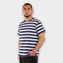 Cargar imagen en el visor de la galería, Camiseta de Rayas Azules y Blancas para Hombre (Lado)