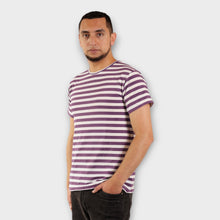 Cargar imagen en el visor de la galería, Camiseta de Rayas Moradas y Blancas para Hombre de lado
