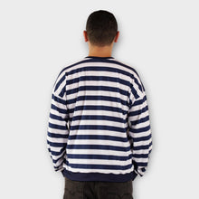 Cargar imagen en el visor de la galería, Buzo Oversize de Rayas Azules Oscuras y Blancas Unisex
