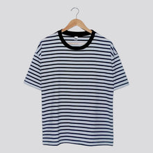 Cargar imagen en el visor de la galería, camiseta_blanca_de_rayas_negras
