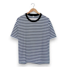 Cargar imagen en el visor de la galería, camiseta_blanca_de_rayas_negras