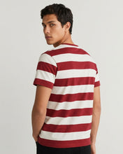 Cargar imagen en el visor de la galería, camiseta de rayas rojas y blancas - 6 cm - modelo hombre espalda