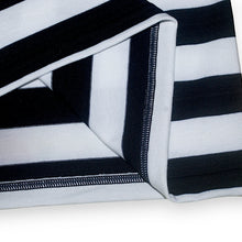 Cargar imagen en el visor de la galería, dobladillo_camiseta_de_rayas_negras_y_blancas