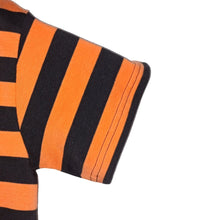 Cargar imagen en el visor de la galería, Camiseta de Rayas Negras con Naranjas (Manga)