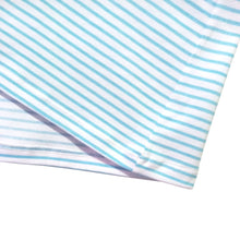 Cargar imagen en el visor de la galería, Camiseta a Rayas Azul Claro con Blanco (Dobladillo)