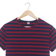 Cargar imagen en el visor de la galería, Camiseta de Rayas Vinotinto y Azul Oscuro (Cuello)
