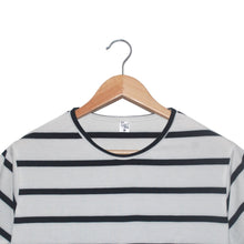 Cargar imagen en el visor de la galería, Camiseta Blanca con Rayas Negras (Cuello)
