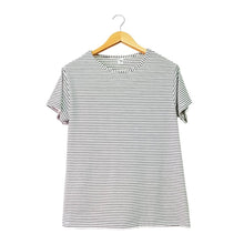 Cargar imagen en el visor de la galería, Camiseta a Rayas Blancas y Negras Delgadas