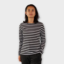 Cargar imagen en el visor de la galería, Buzo Negro de Rayas Blancas para Mujer
