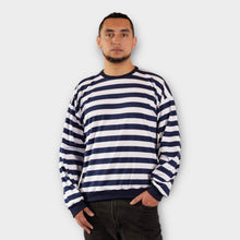 Cargar imagen en el visor de la galería, Buzo Oversize de Rayas Azules Oscuras y Blancas - Hombre
