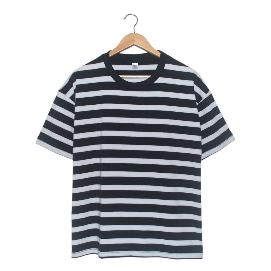 Camiseta Negra de Rayas Blancas Oversize - Main Image