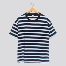 Cargar imagen en el visor de la galería, Camiseta_Rayas_Negras_Blancas
