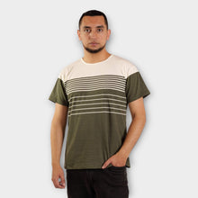 Cargar imagen en el visor de la galería, Camiseta de Rayas Verde Militar y Blancas Hueso para Hombre (Frente)

