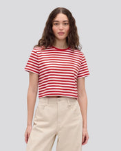 Cargar imagen en el visor de la galería, Crop_Top_de_Rayas_Rojas_y_Blancas_Mujer
