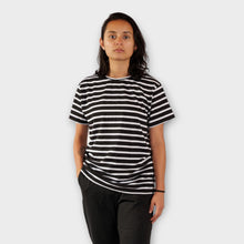Cargar imagen en el visor de la galería, Camiseta Negra de Rayas Blancas para Mujer
