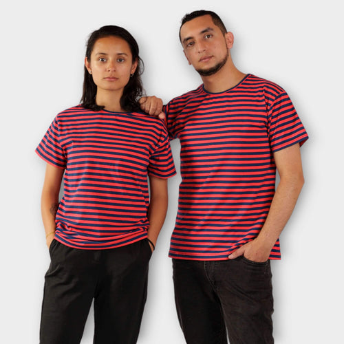 Camiseta de Rayas Rojas con Azul Oscuro para Hombre y Mujer.
