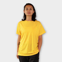 Cargar imagen en el visor de la galería, Camiseta Amarilla de Rayas Blancas para mujer
