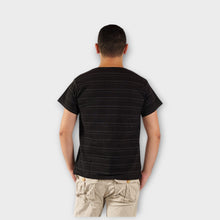 Cargar imagen en el visor de la galería, Camiseta Negra con Líneas Blancas de espalda
