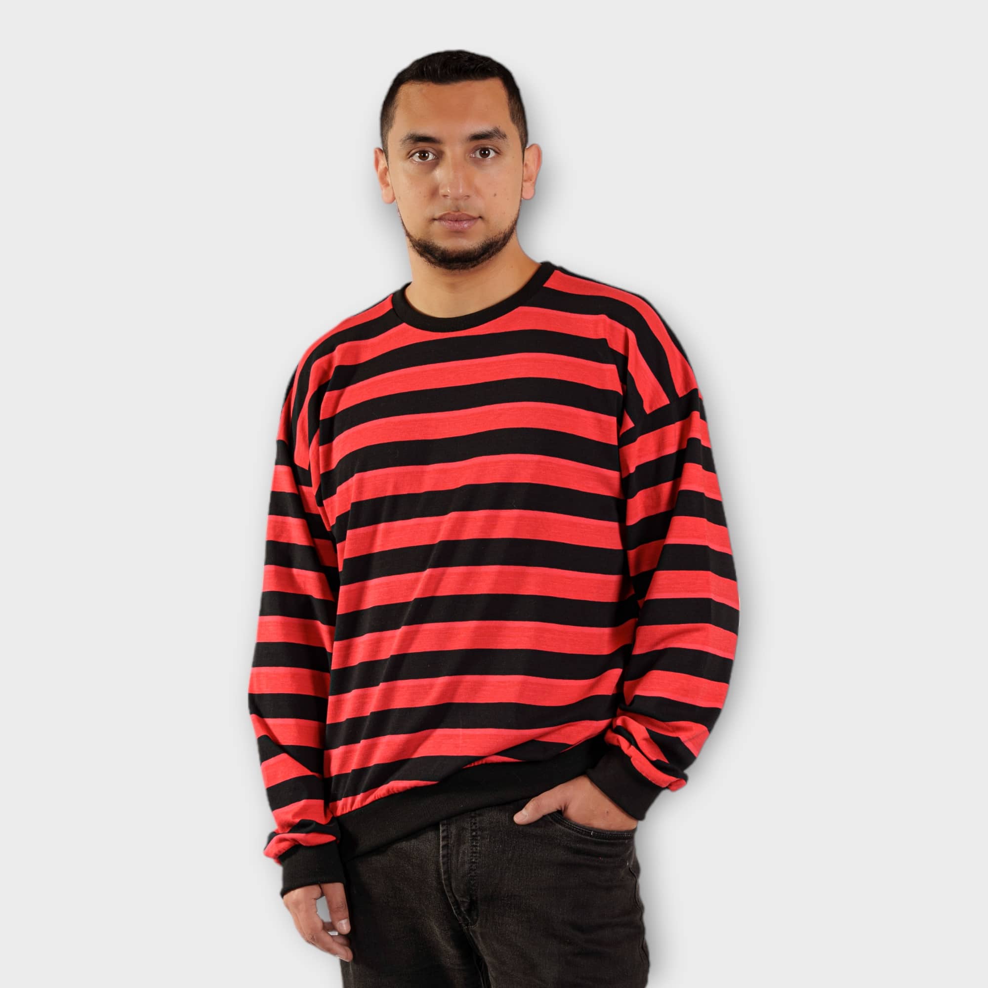 Buzo Oversize de Rayas Rojas y Negras Unisex Derayas.jpg