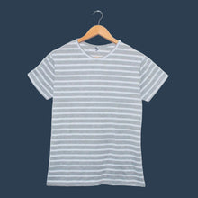 Cargar imagen en el visor de la galería, camiseta-de-rayas-grises-y-blancas
