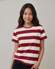 Cargar imagen en el visor de la galería, camiseta de rayas rojas y blancas - 6 cm - modelo mujer

