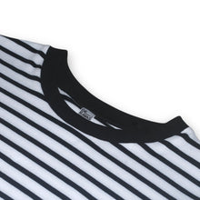 Cargar imagen en el visor de la galería, cuello_camiseta_blanca_rayas_negras
