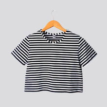 Cargar imagen en el visor de la galería, Crop Top de Rayas Azules Oscuras con Blanco
